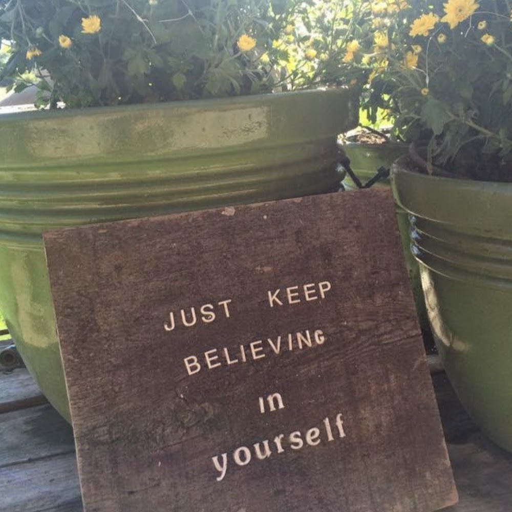 Meet your Posher, Lora